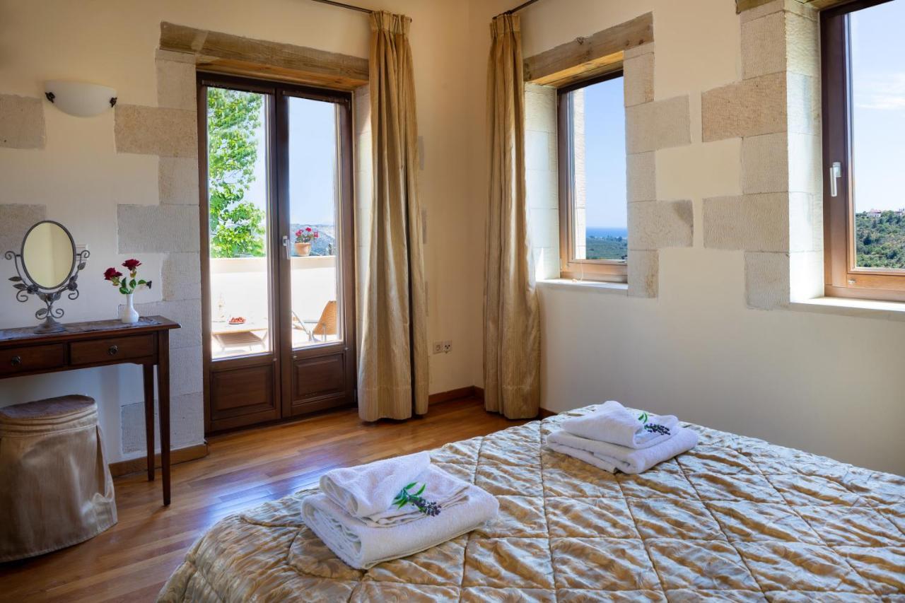 Makhairoí Villa Erontas - Private Heated Jacuzzi מראה חיצוני תמונה