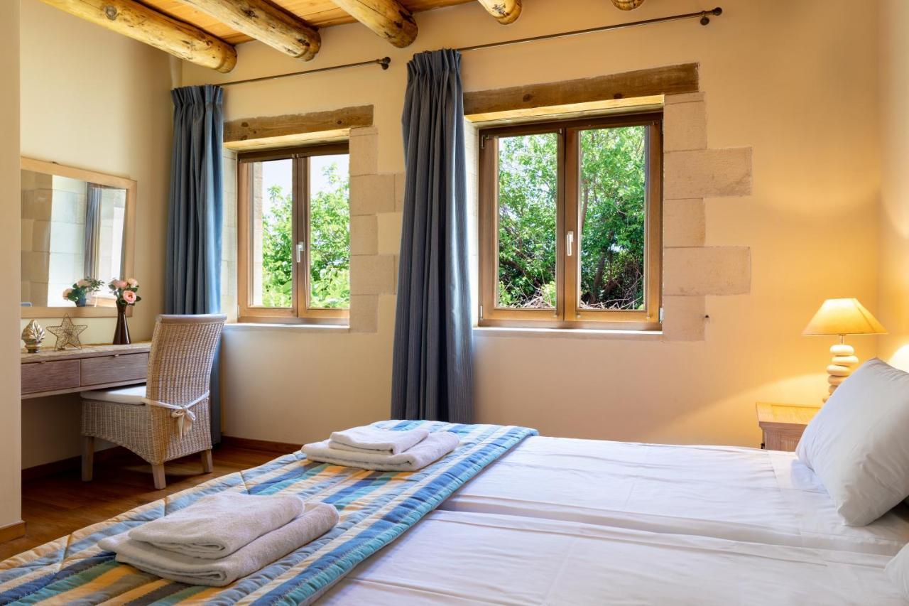 Makhairoí Villa Erontas - Private Heated Jacuzzi מראה חיצוני תמונה